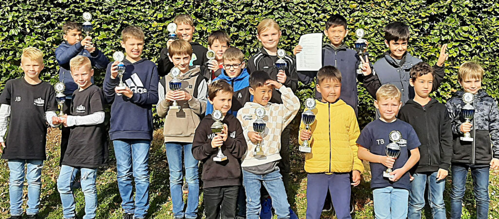 Fast alle Kinder der U12 konnten sich über Pokale freuen