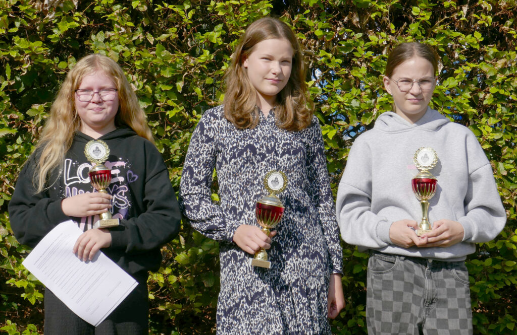 Das Podium der U14w – Sahra Plagemann (3. Platz), Viktoria Neumann (1. Platz), Jooke Ristock (2. Platz)
