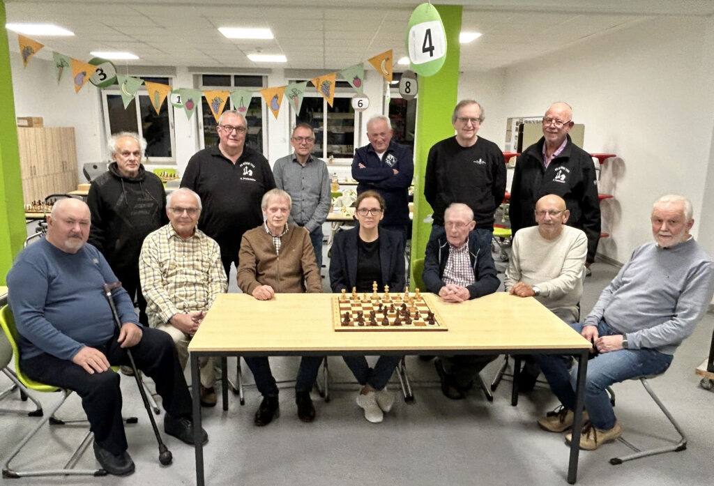Von links nach rechts sitzend: Alexander Albert (Bünde), Wolfgang Linnemann (Bünde), Helmut Ott (Kirchlengern), Ummuhani Özgen (Kirchlengern), Dieter Stüwe (Kirchlengern), Joachim Dinter (Bünde), Hans-Joachim Soll (Bünde) Dahinter von links nach rechts stehend: Viktor Hildermann (Bünde), Klaus Bredenkötter (Bünde), Michael Scholz (Enger-Spenge), Karl-Heinz Loschinski (Löhne), Harald Schleef (Bünde), Bernd Holtmeier (Bünde)